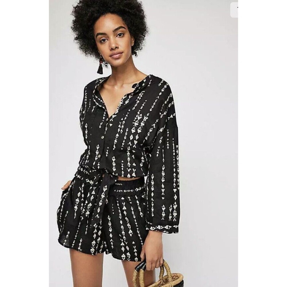 New INTIMATELY FREE PEOPLE Black Linen PRINTED BUTTONDOWN TIE-FRONT TOP‎ M